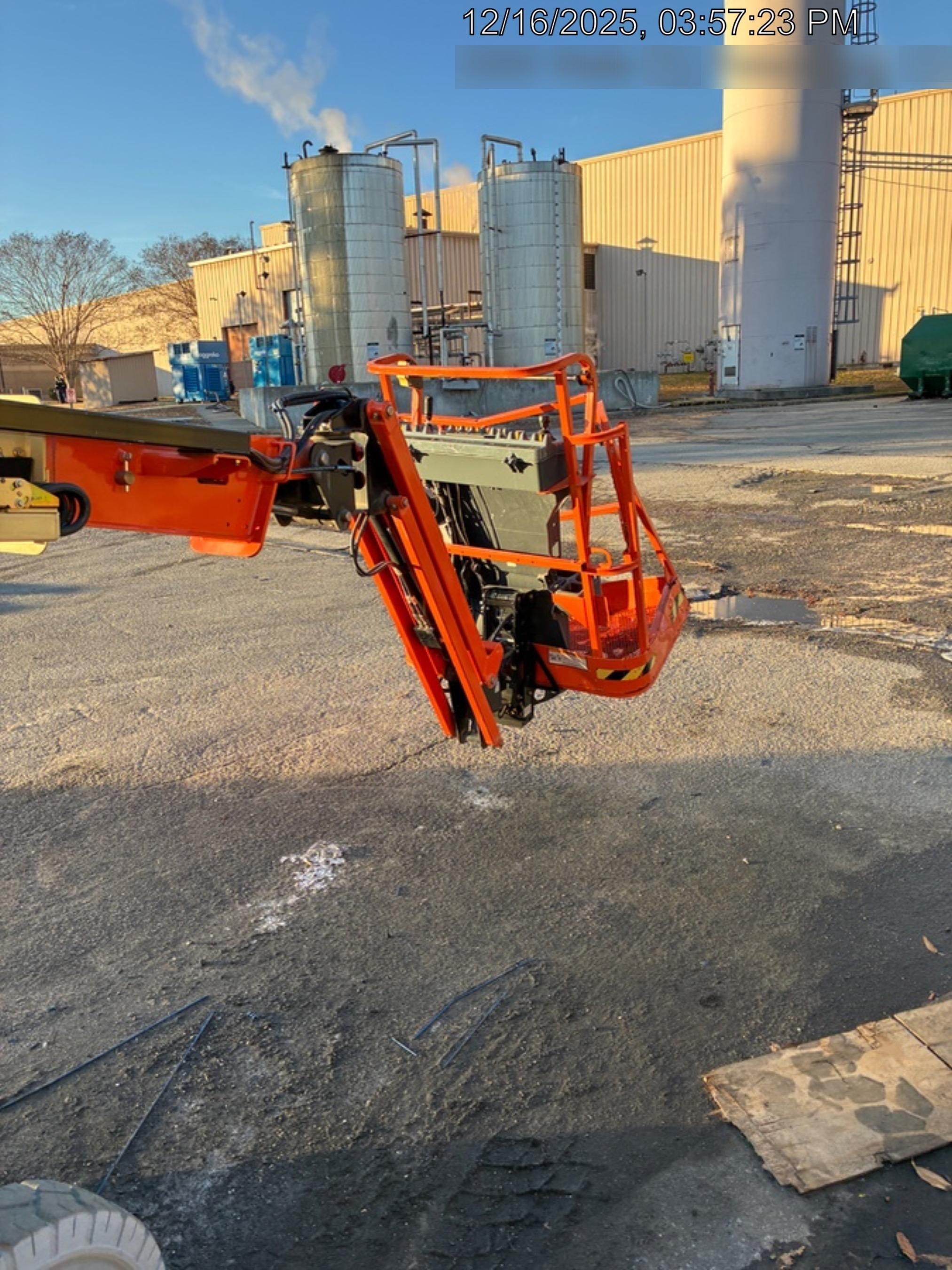 2022 JLG E300AJP