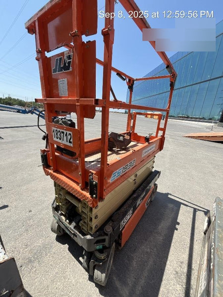 2021 JLG ES1932