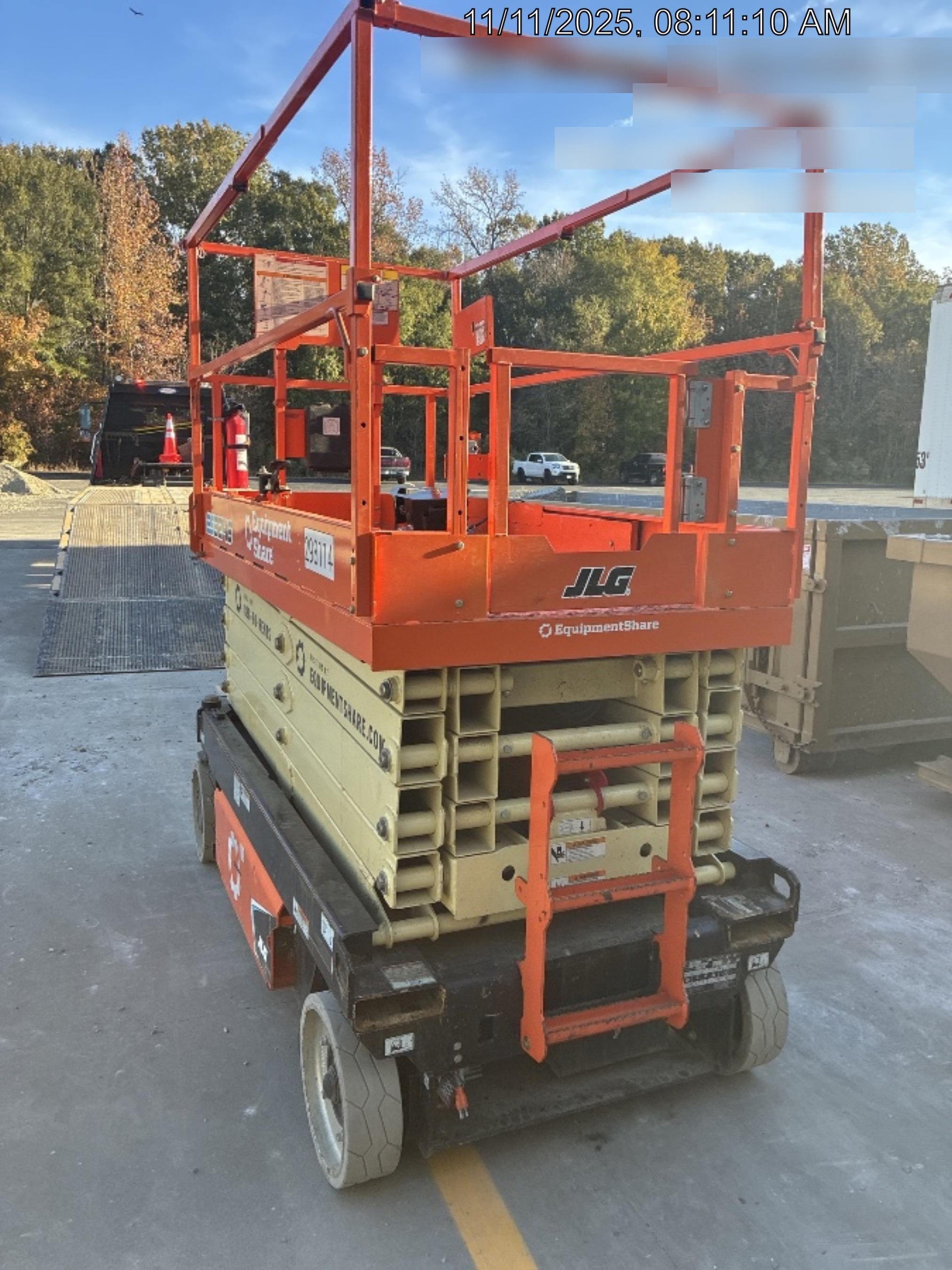 2023 JLG ES3246