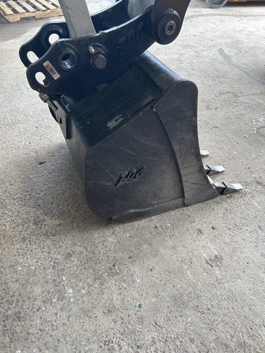 2025 TAKEUCHI 36" Bucket - Takeuchi