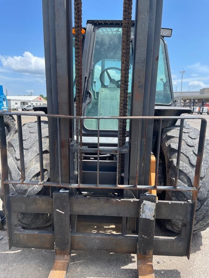 2021 CASE 588H