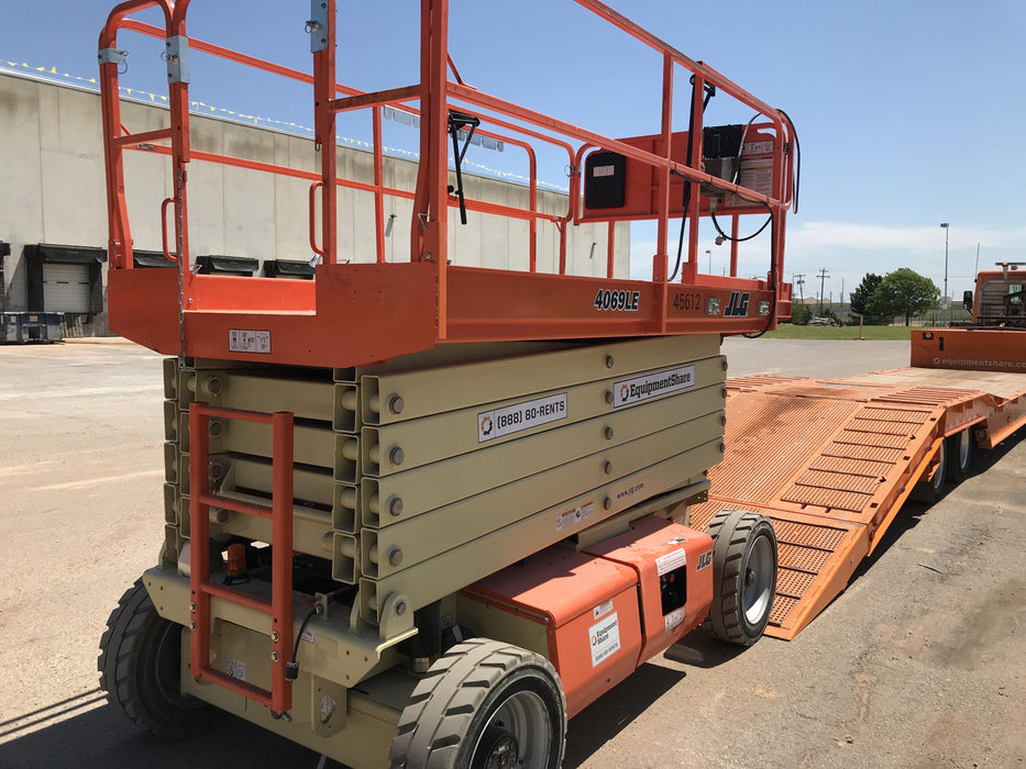 2019 JLG 4069LE
