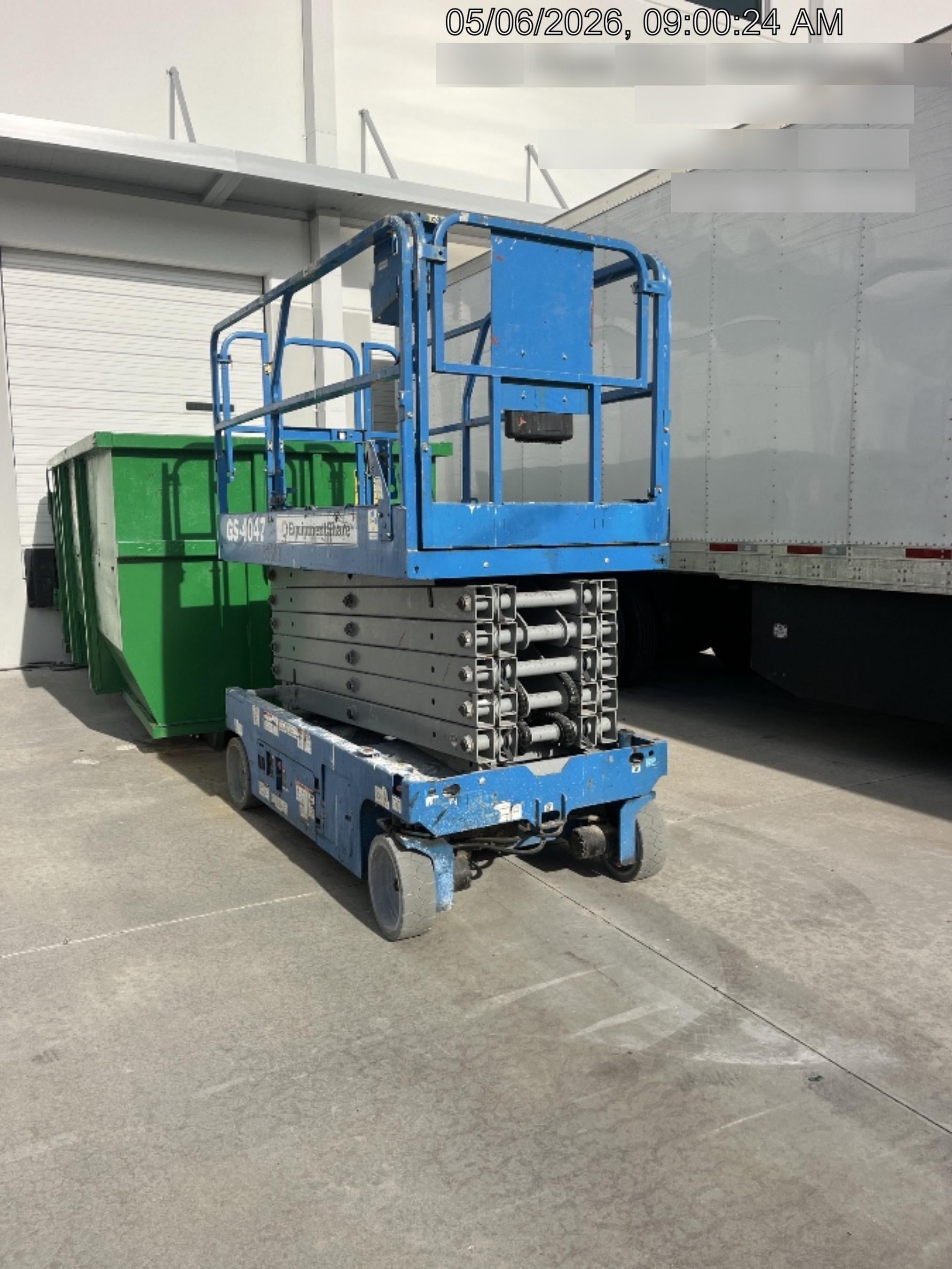 2019 Genie GS-4047 Folding rails with half height swing gate
