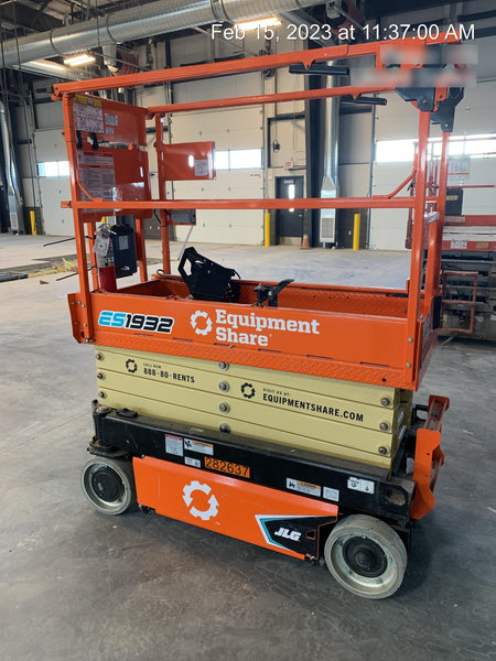 2022 JLG ES1932