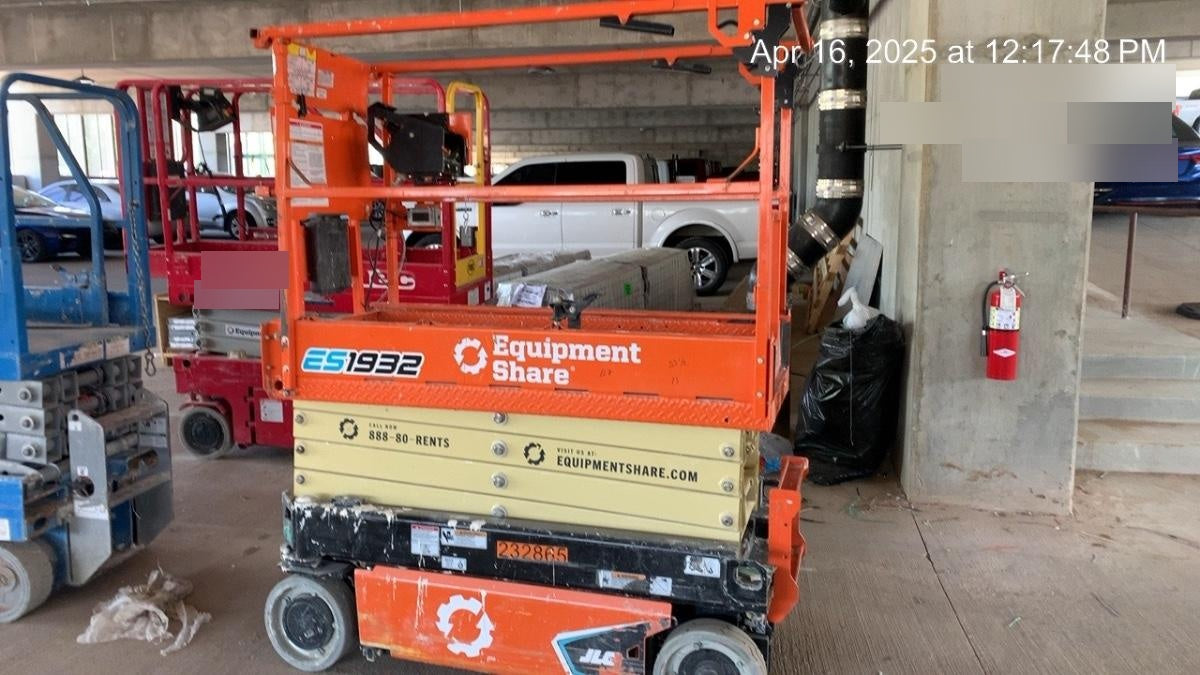 2022 JLG ES1932