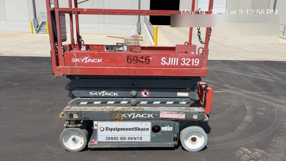 2018 Skyjack SJIII-3219 Skyjack SJIII3219 Scissor Lift w/Trojan Batteries