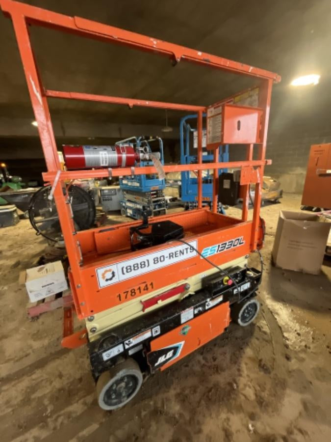 2021 JLG ES1330L