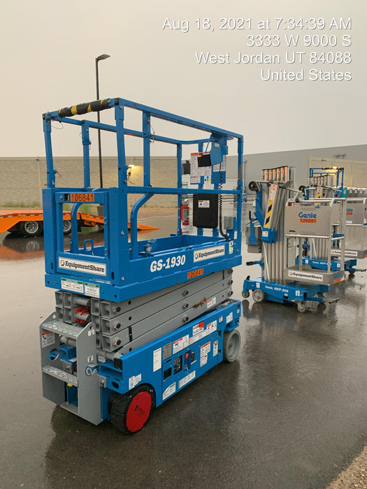 2020 Genie GS-1930 Solid Non Marking Tires, Beacon, Folding rails with half height swing gate, 800W Inverter