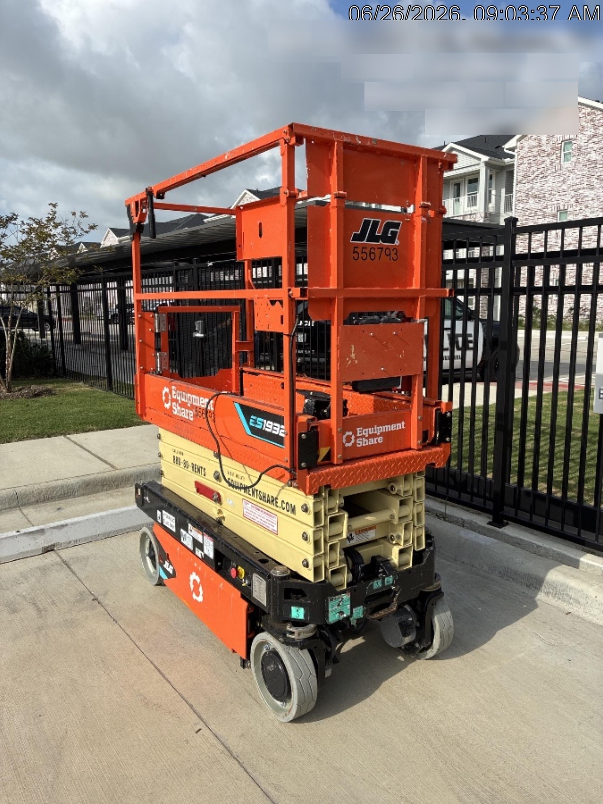 2025 JLG ES1932