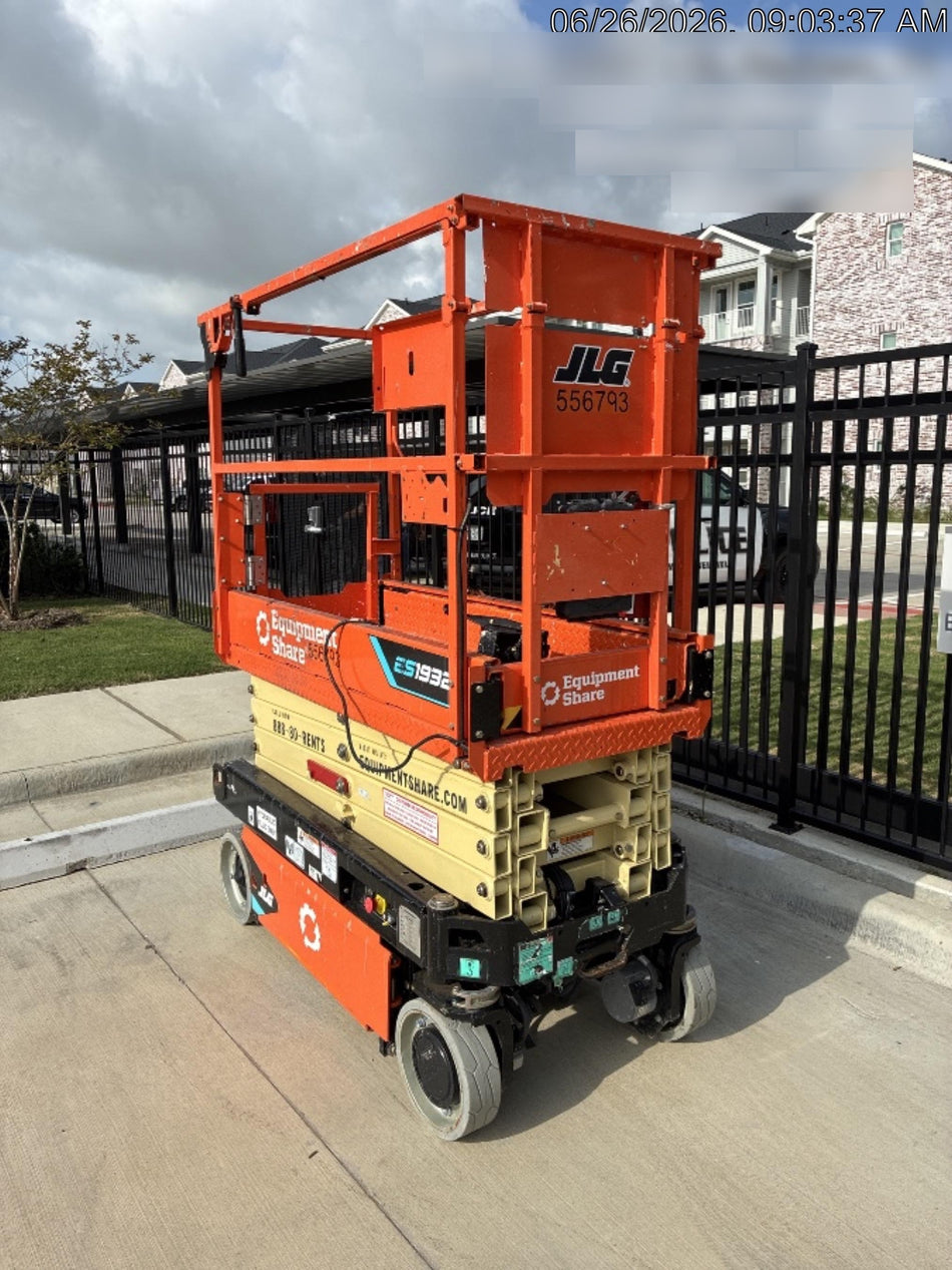 2025 JLG ES1932