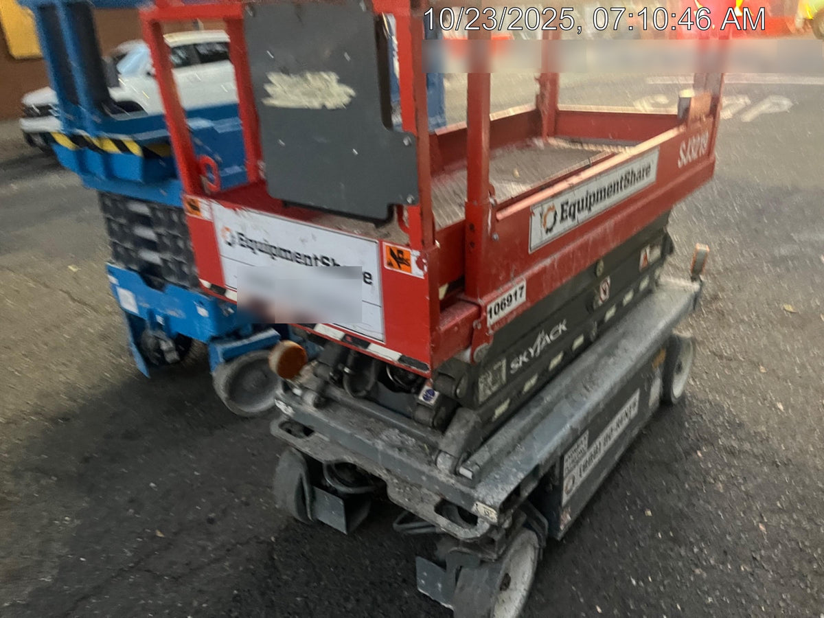 2020 Skyjack SJIII-3219 Solid NM Tires, Half height spring hinged entry gate, Dual Beacons, 800W Inverter