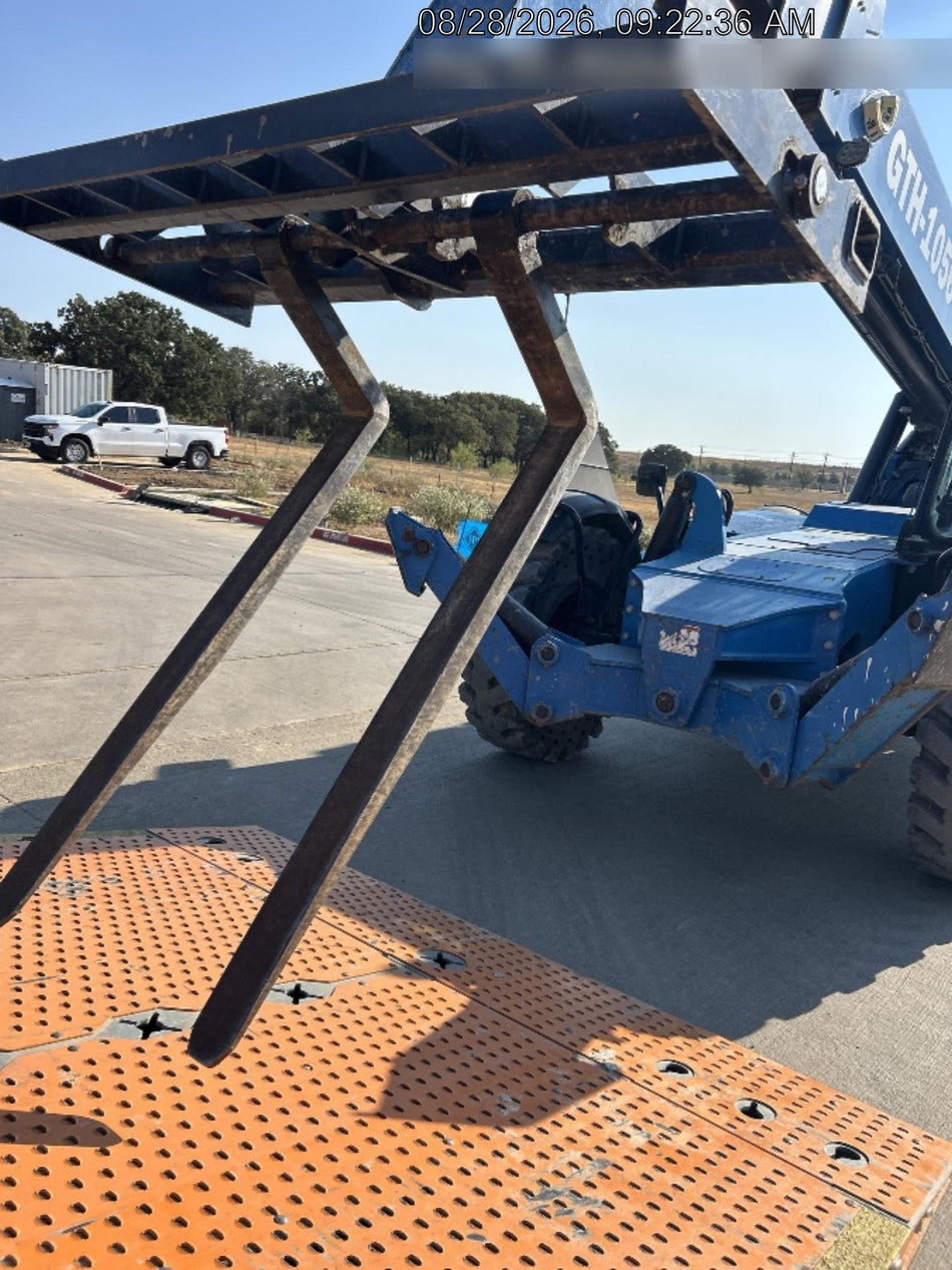 2019 Genie GTH-1056 Cab/Heat/AC, FF Tires, LED Work Lights, Beacon 60" QA Carriage, 60" Forks