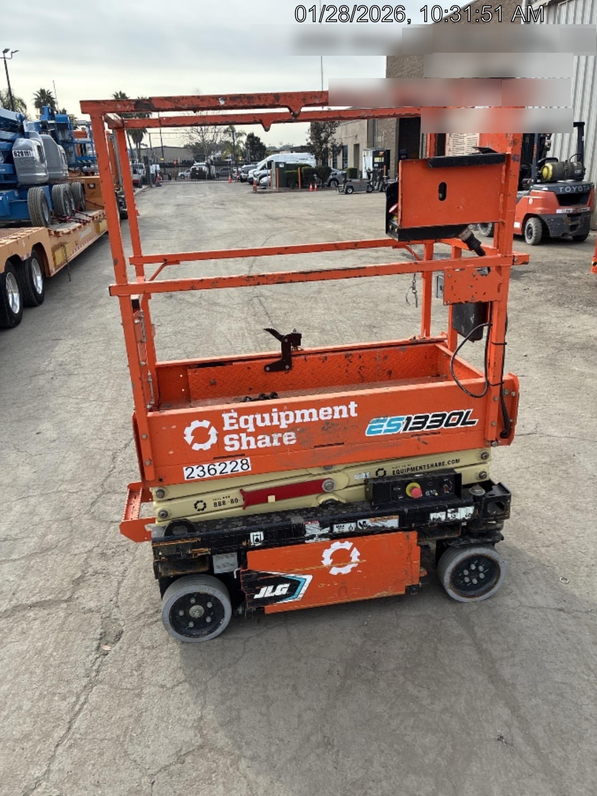 2022 JLG ES1330L