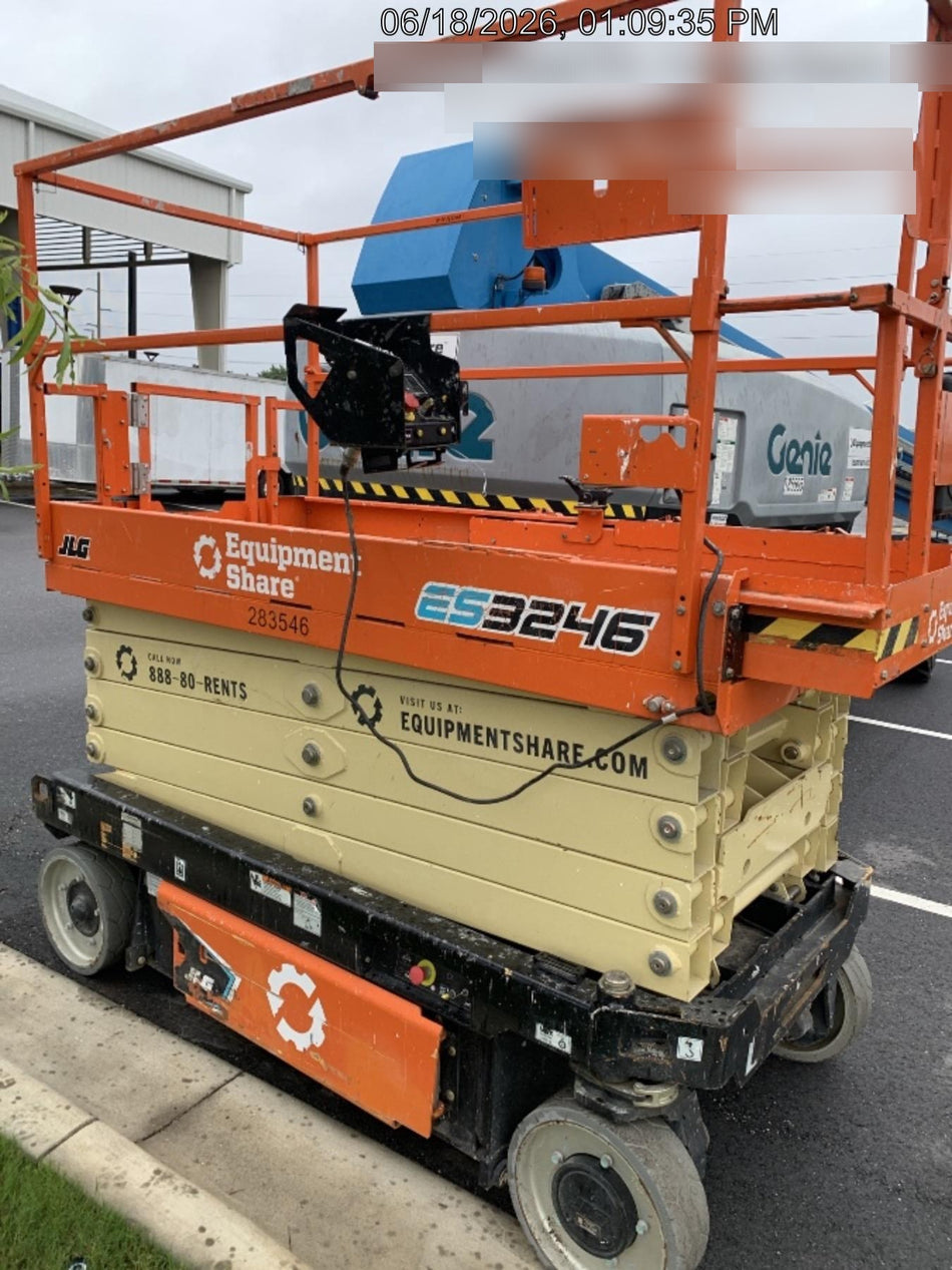 2022 JLG ES3246