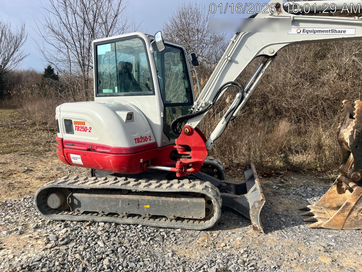 2022 TAKEUCHI TB250-2CR