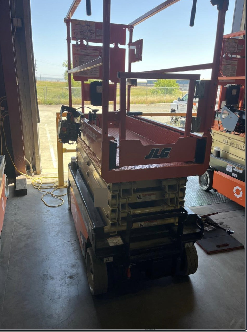 2025 JLG ES1932