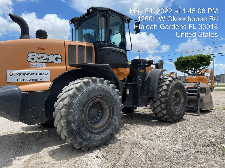 2018 Case 821G CLOSED CAB, JRB 418 STYLE HYD COUPLER