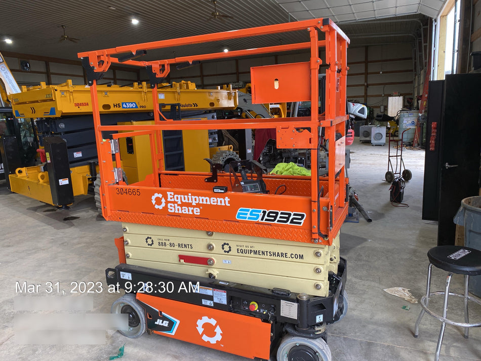 2023 JLG ES1932