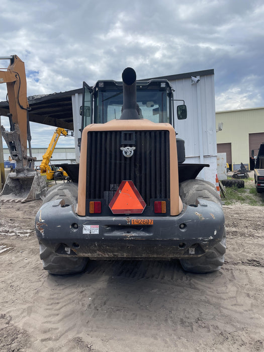 2017 Case 821G CLOSED CAB, JRB 418 STYLE HYD COUPLER