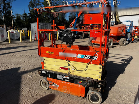 2021 JLG ES1932