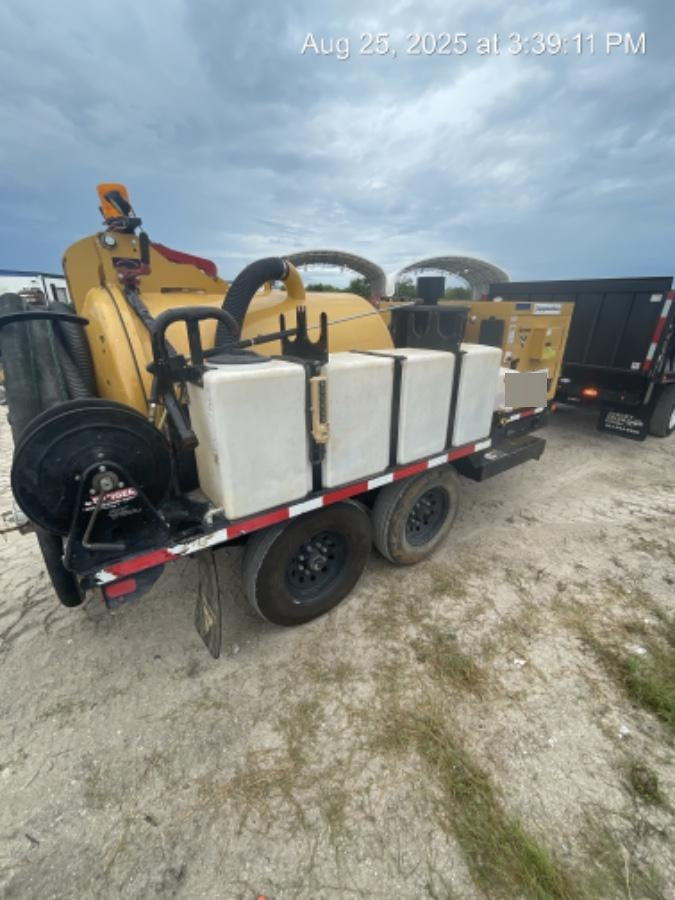 2022 VAC-TRON LP573XDT