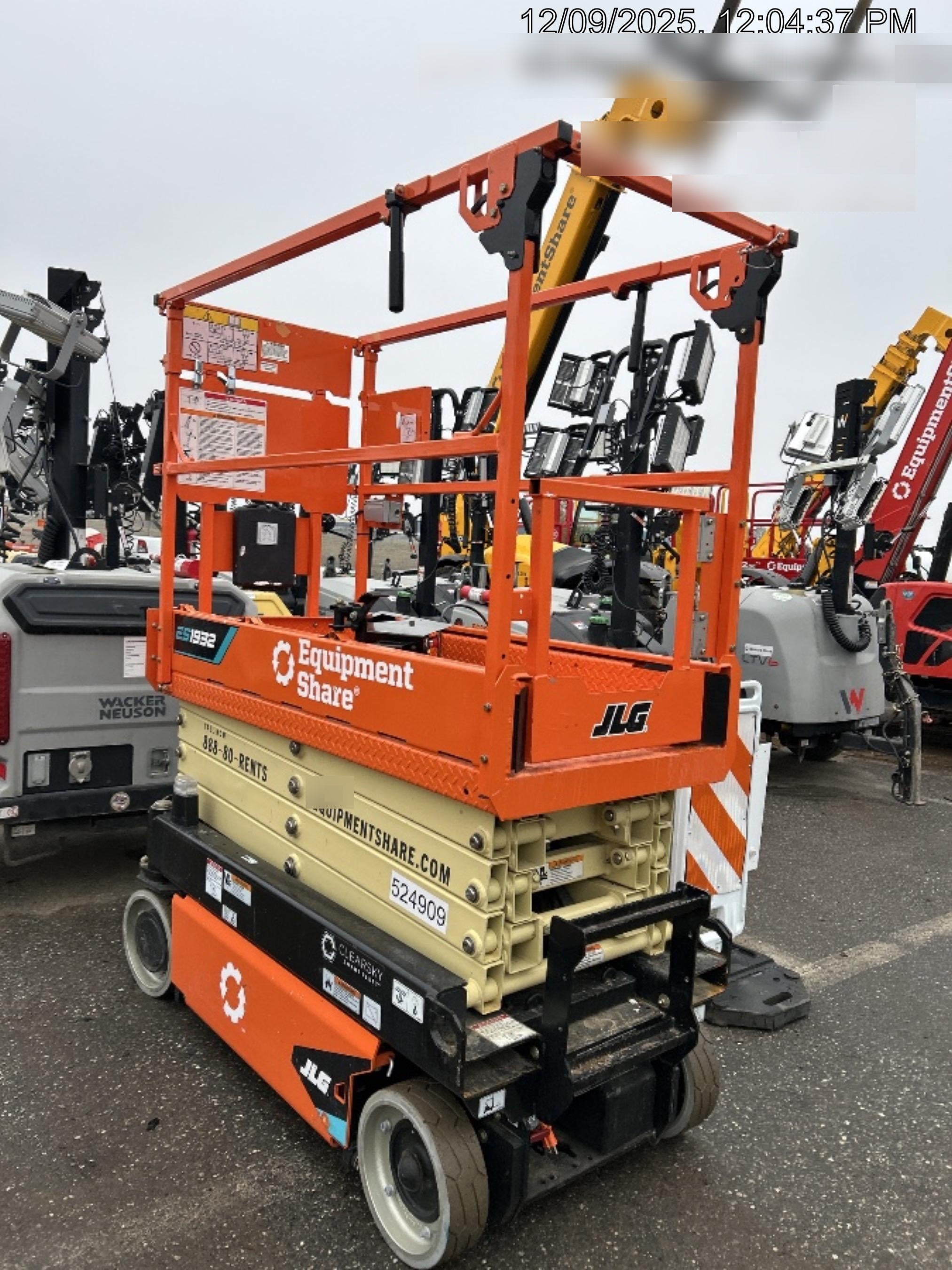 2025 JLG ES1932