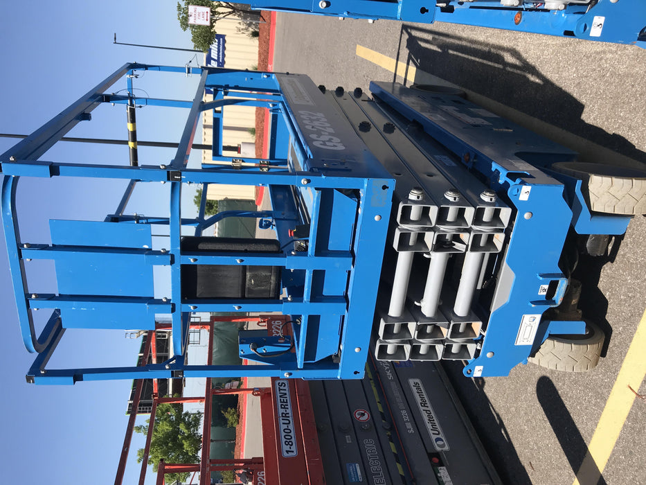 2019 Genie GS-2632 Folding rails with half height swing gate