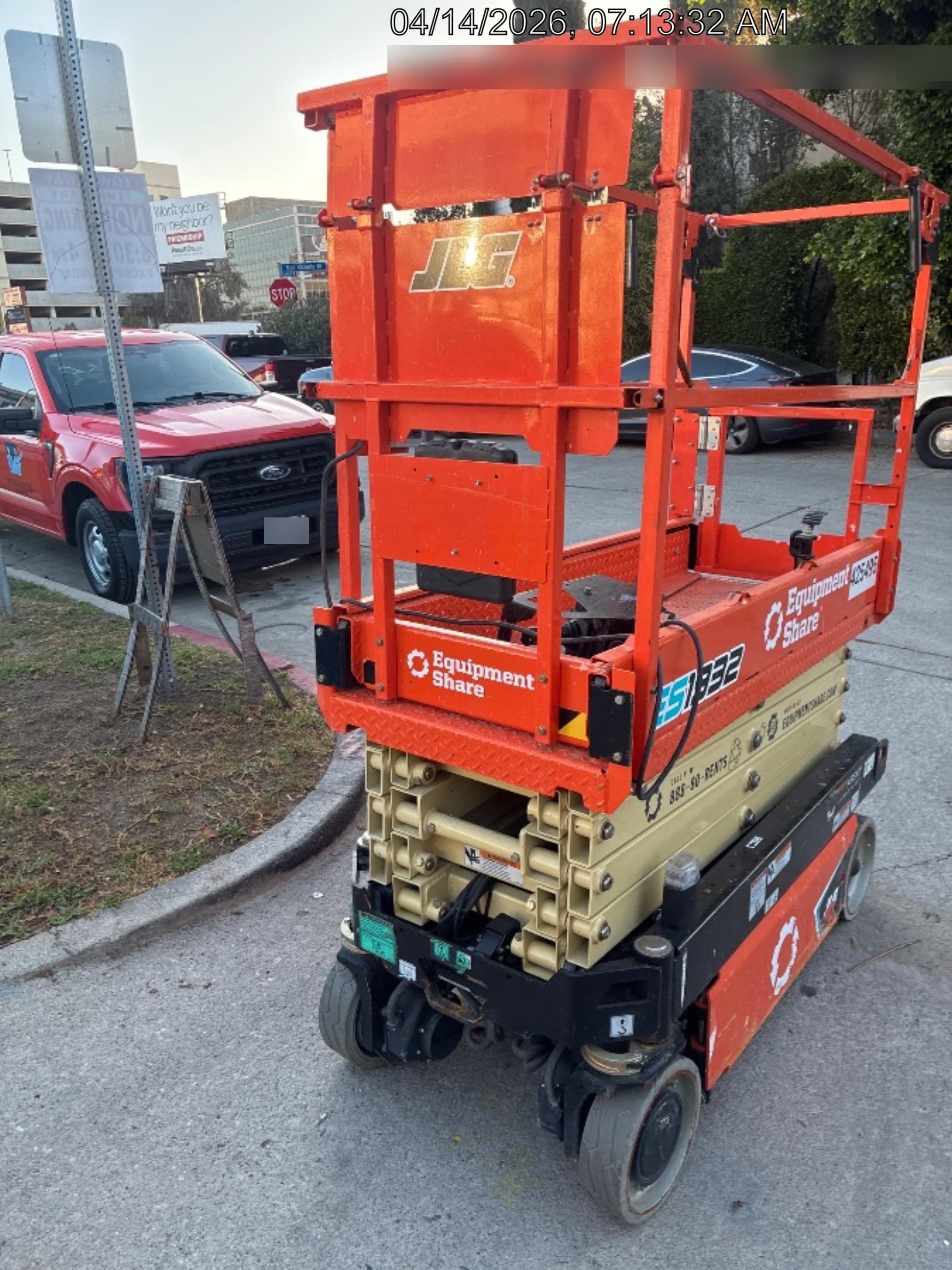 2024 JLG ES1932