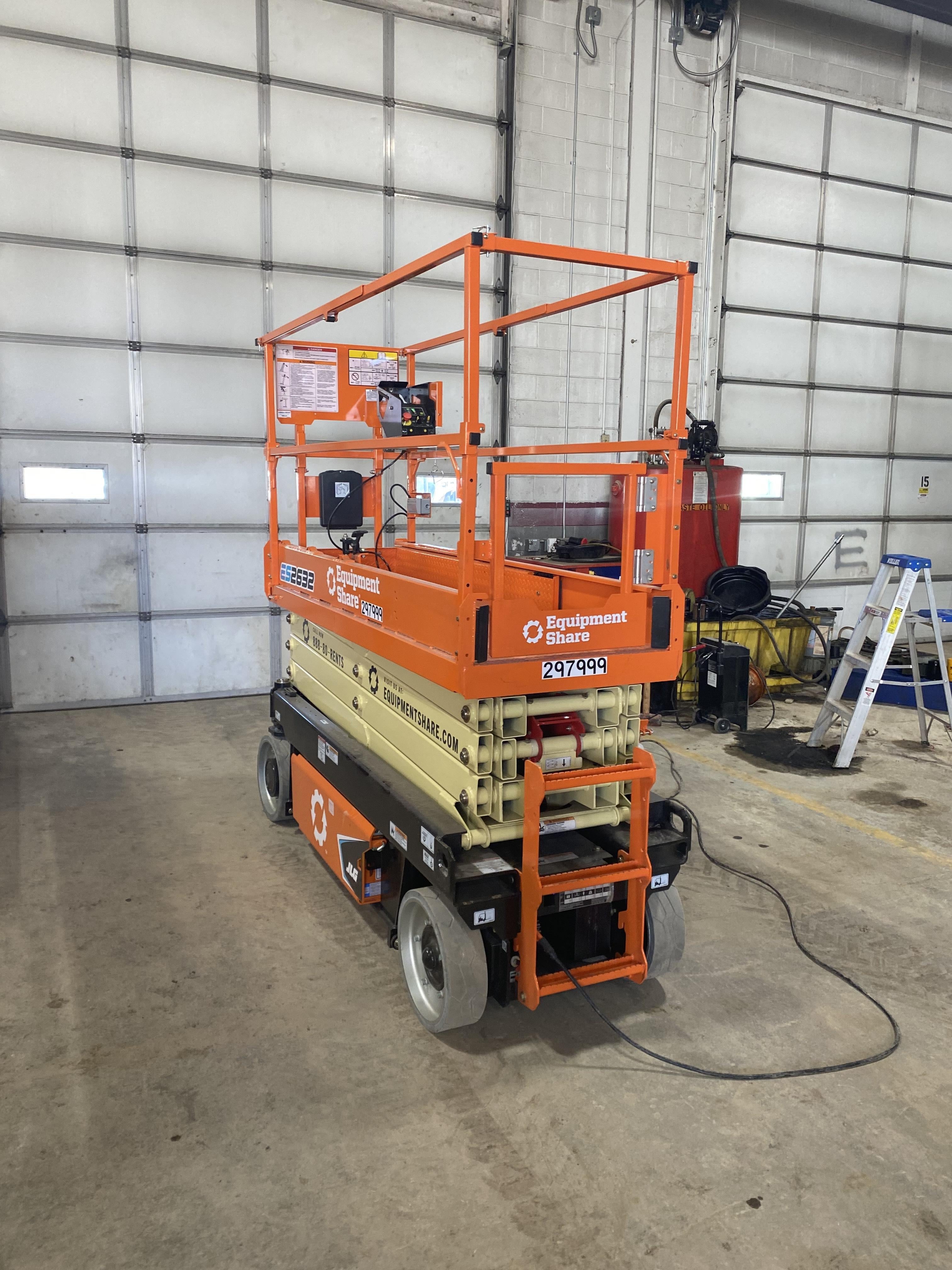 2023 JLG ES2632