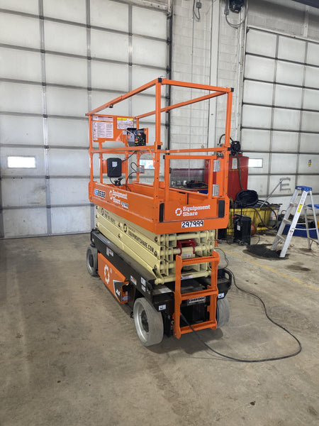 2023 JLG ES2632