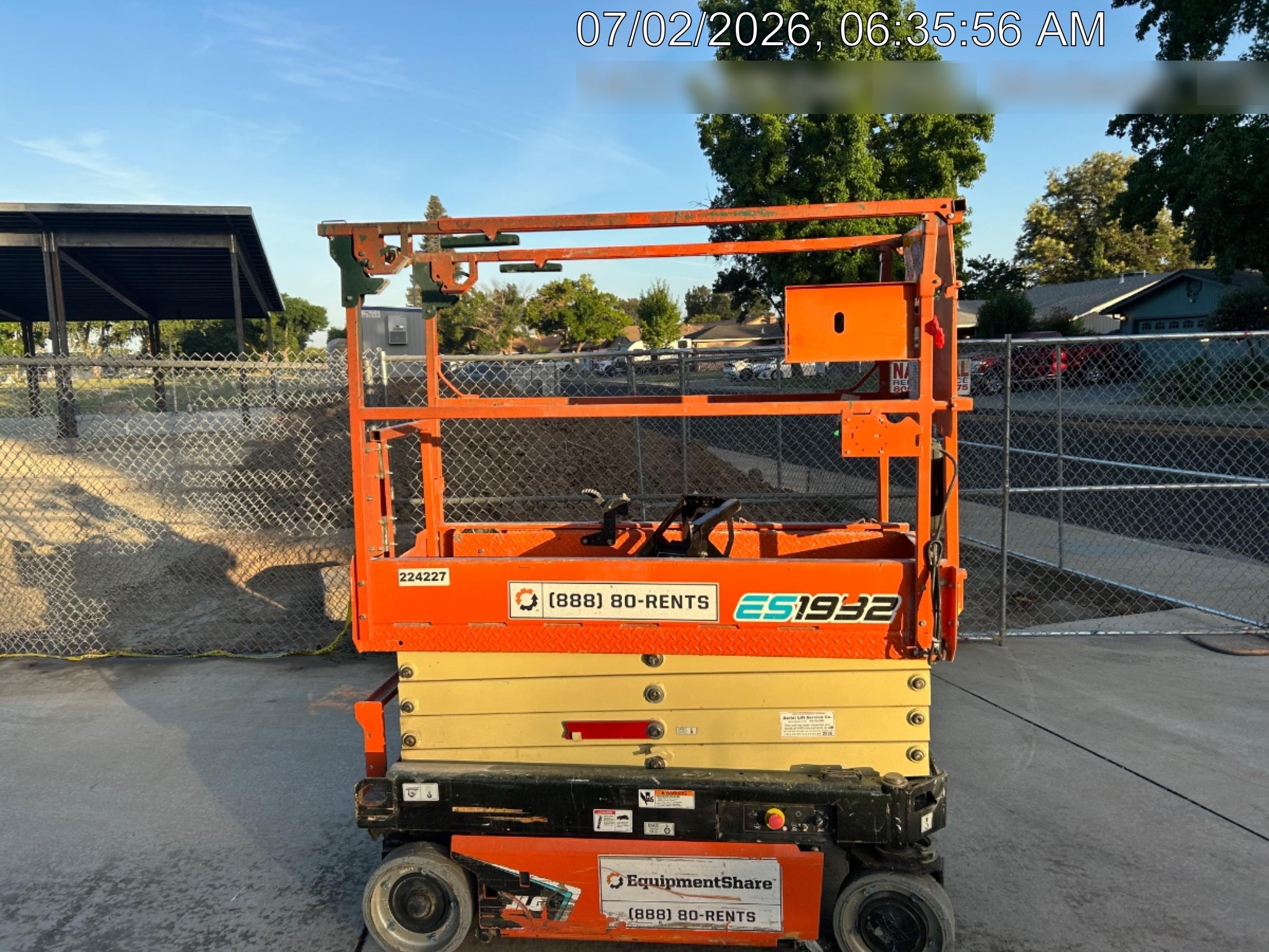 2022 JLG ES1932