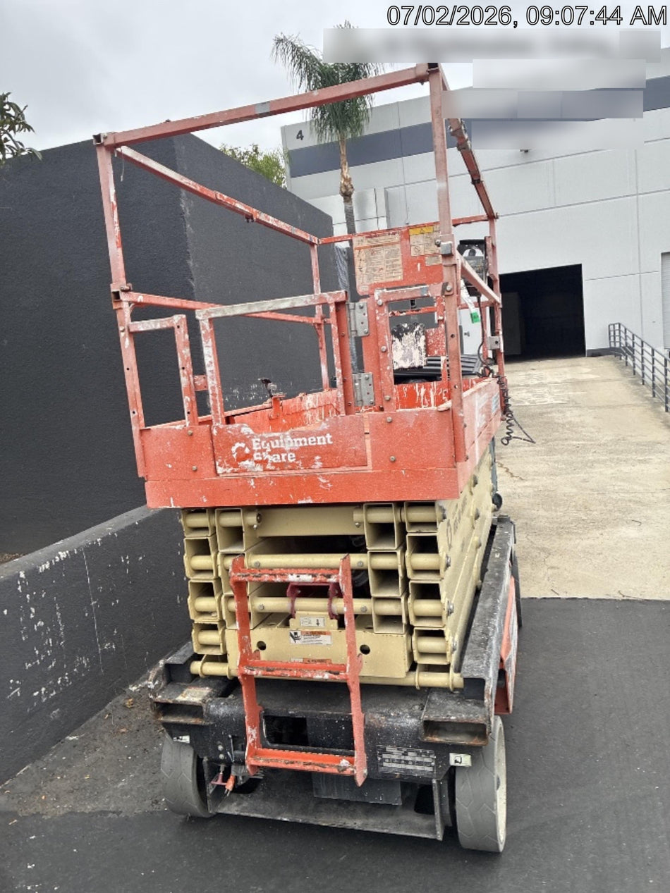 2022 JLG ES3246