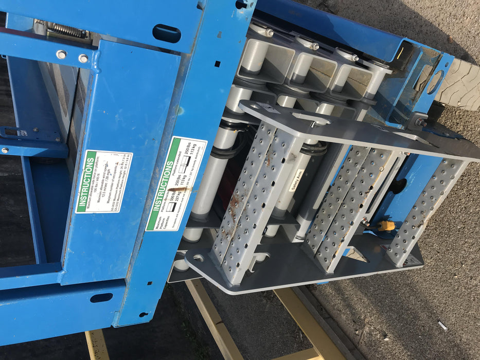 2019 Genie GS-2632 Folding rails with half height swing gate