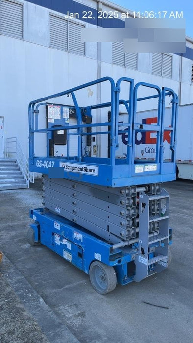 2019 Genie GS-4047 Folding rails with half height swing gate