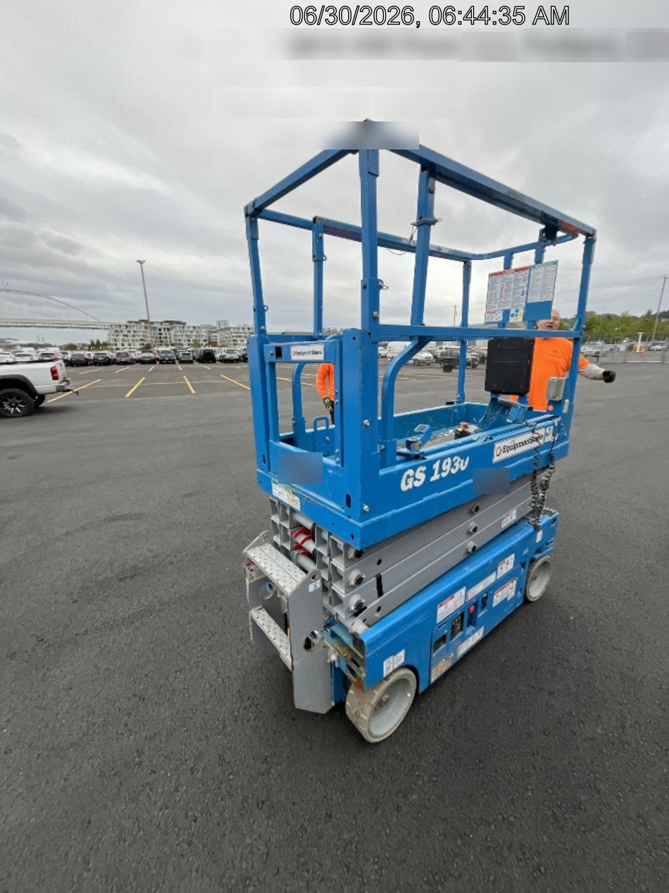 2020 Genie GS-1930 Solid Non Marking Tires, Beacon, Folding rails with half height swing gate, 800W Inverter