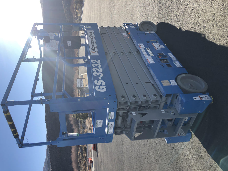 2020 Genie GS-3232 Standard, Folding half height swing gate, 800W Inverter