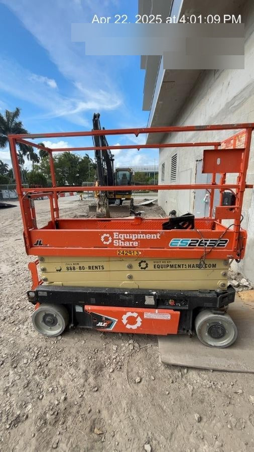 2022 JLG ES2632