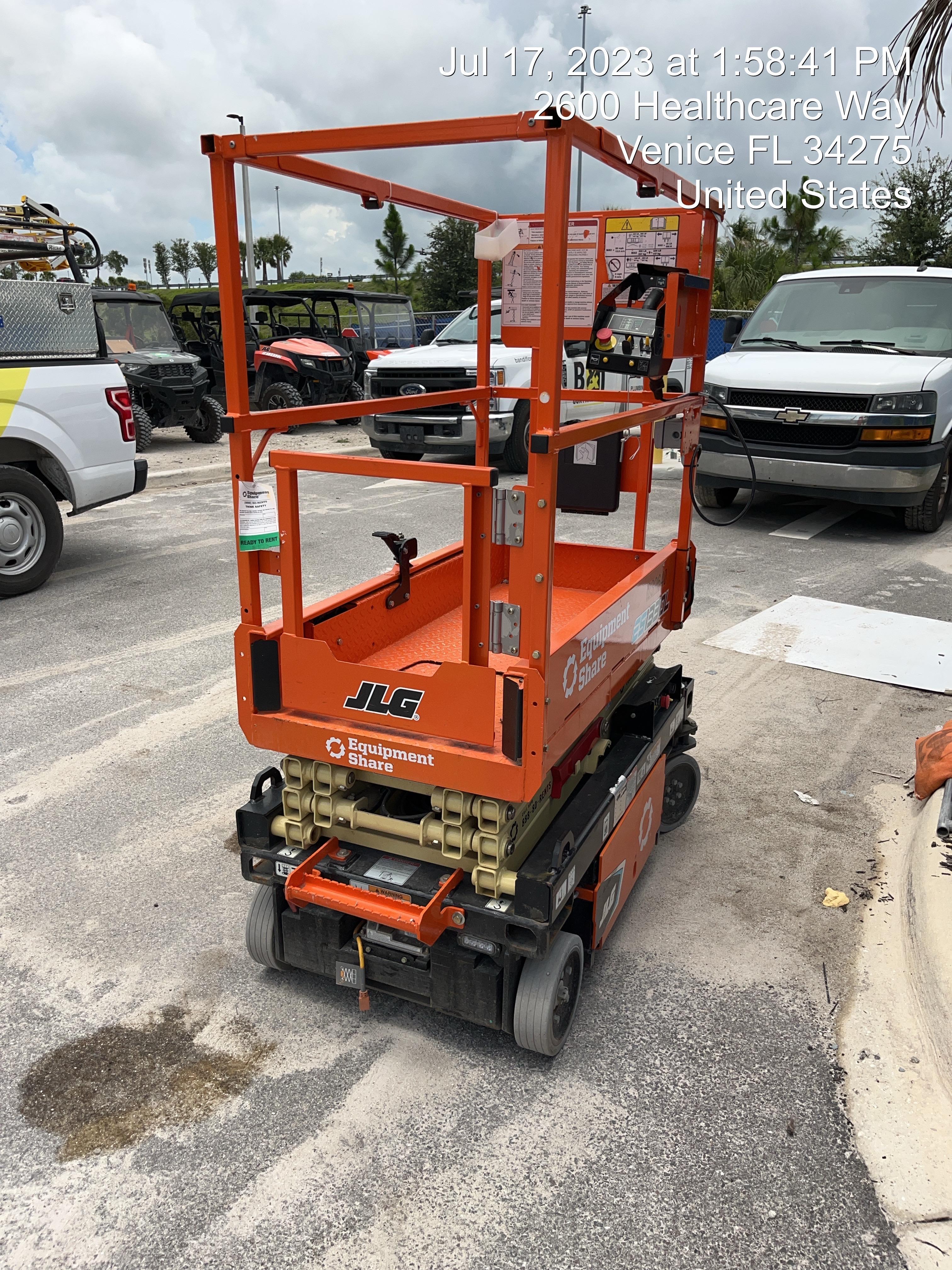2022 JLG ES1330L