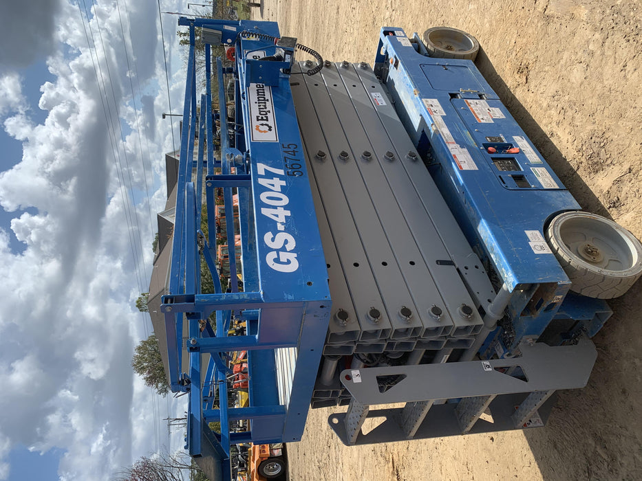 2019 Genie GS-4047 Folding rails with half height swing gate