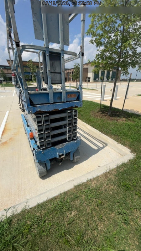 2017 Genie GS-3232 32' Narrow Electric Scissor Lift