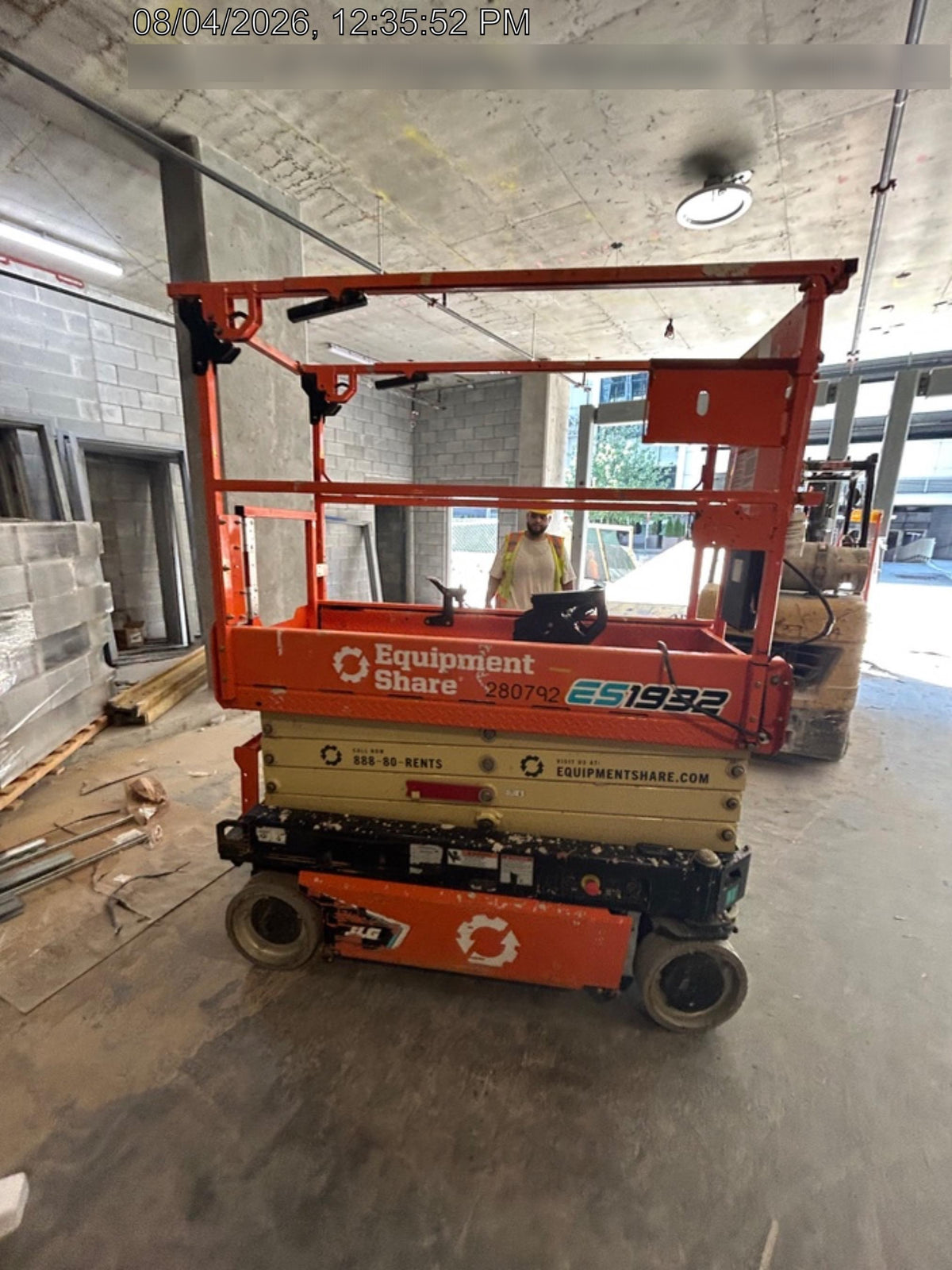 2022 JLG ES1932
