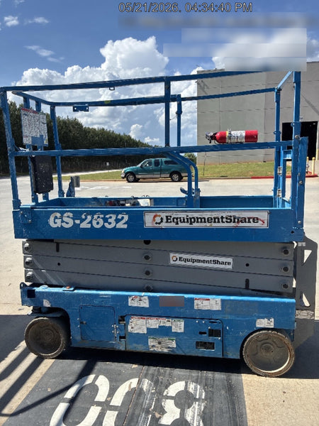 2019 Genie GS-2632 Folding rails with half height swing gate