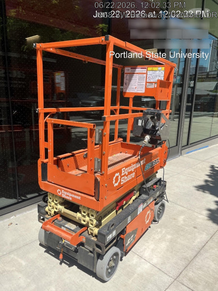 2022 JLG ES1330L
