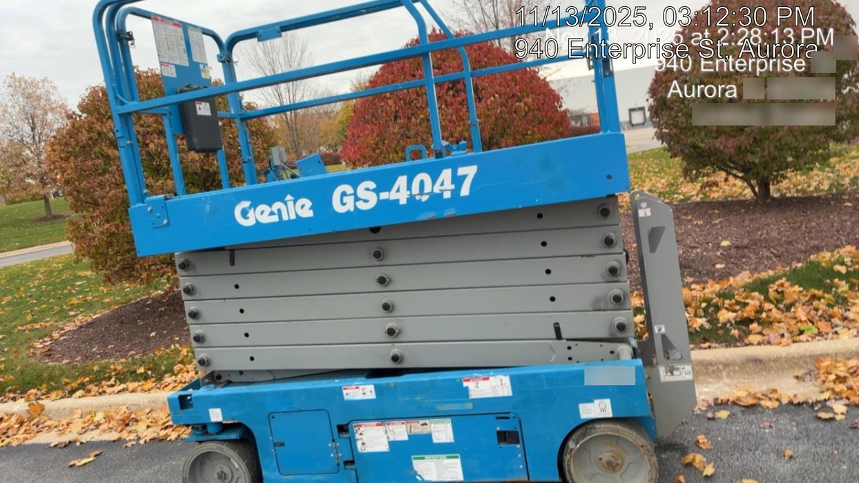 2019 Genie GS-4047 Folding rails with half height swing gate