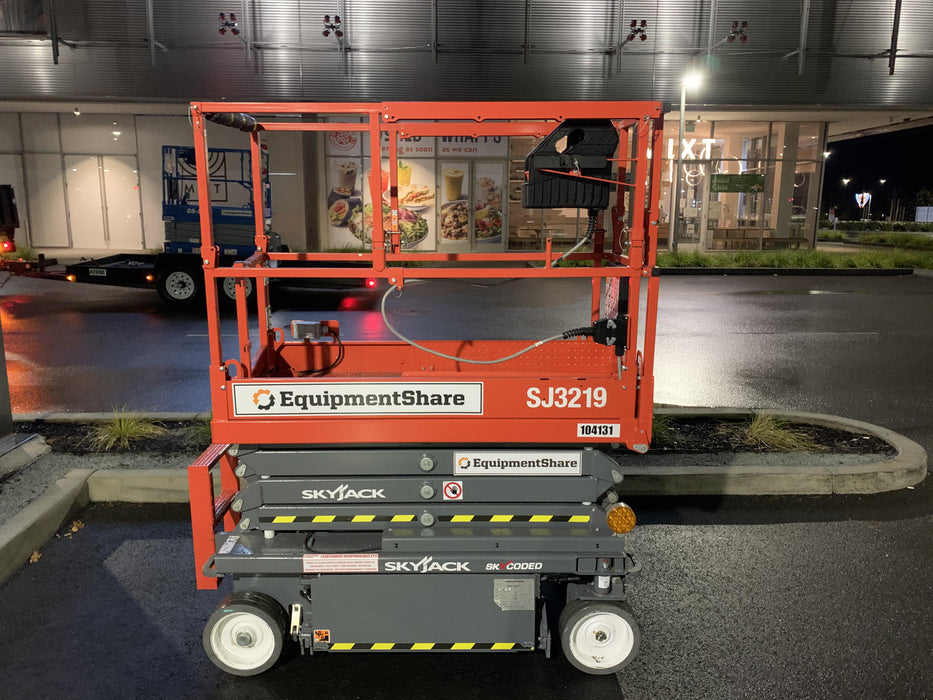 2020 Skyjack SJIII-3219 Solid NM Tires, Half height spring hinged entry gate, Dual Beacons, 800W Inverter
