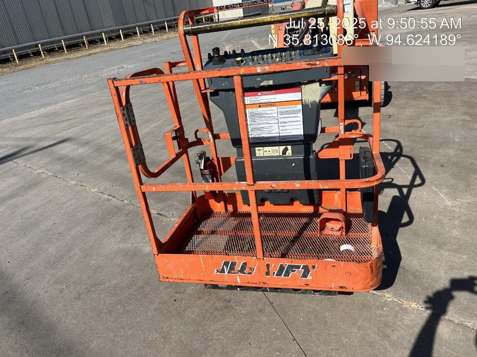 2019 JLG E400AJPN
