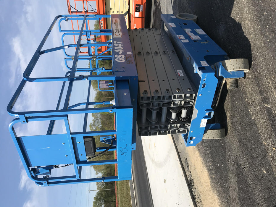 2019 Genie GS-4047 Folding rails with half height swing gate