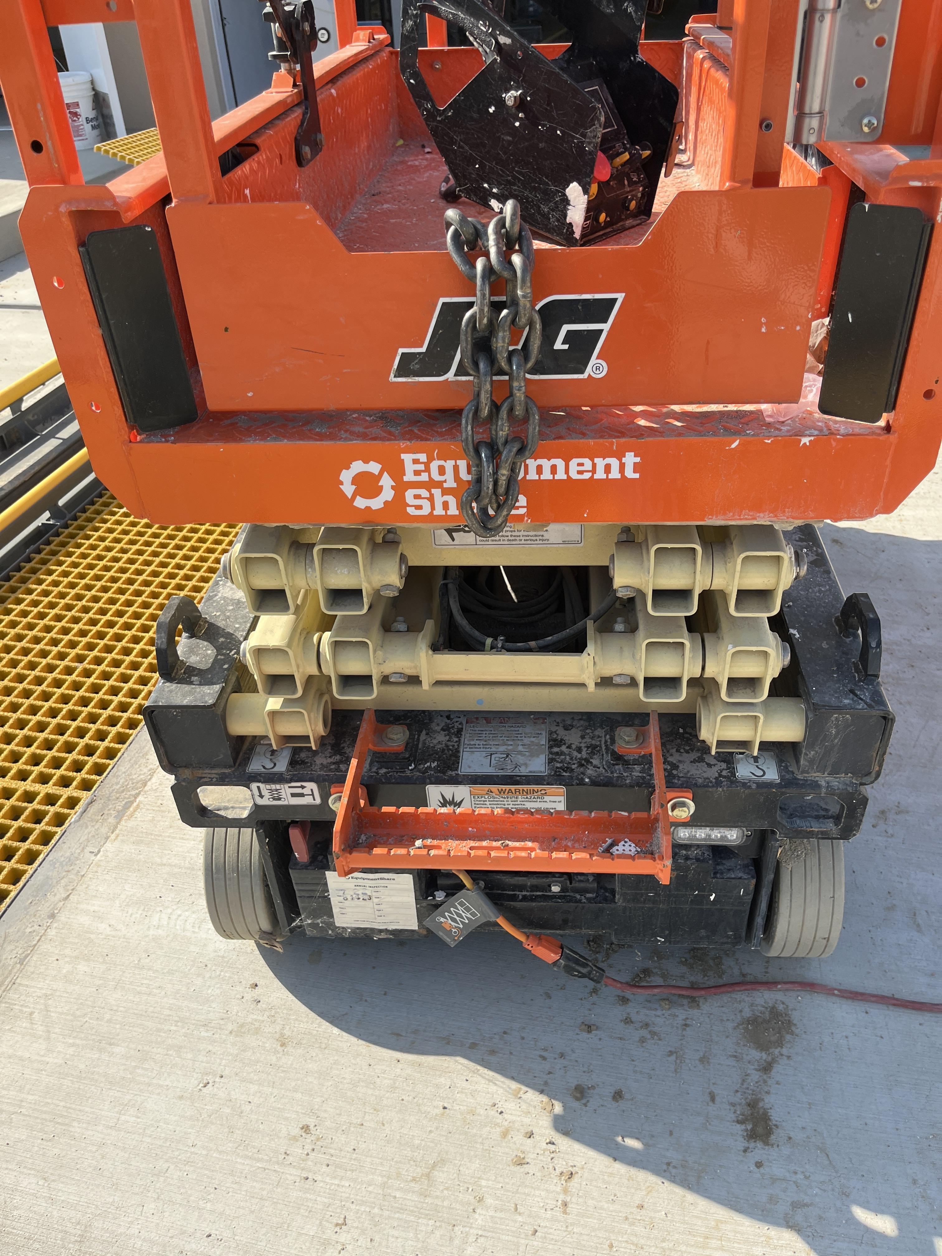 2022 JLG ES1330L