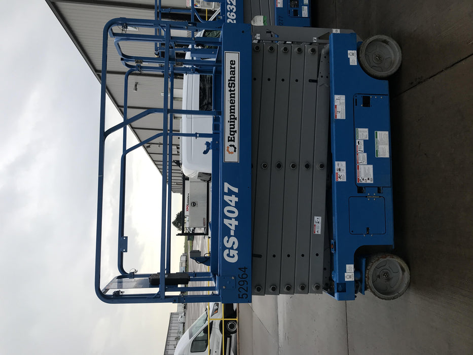 2019 Genie GS-4047 Folding rails with half height swing gate