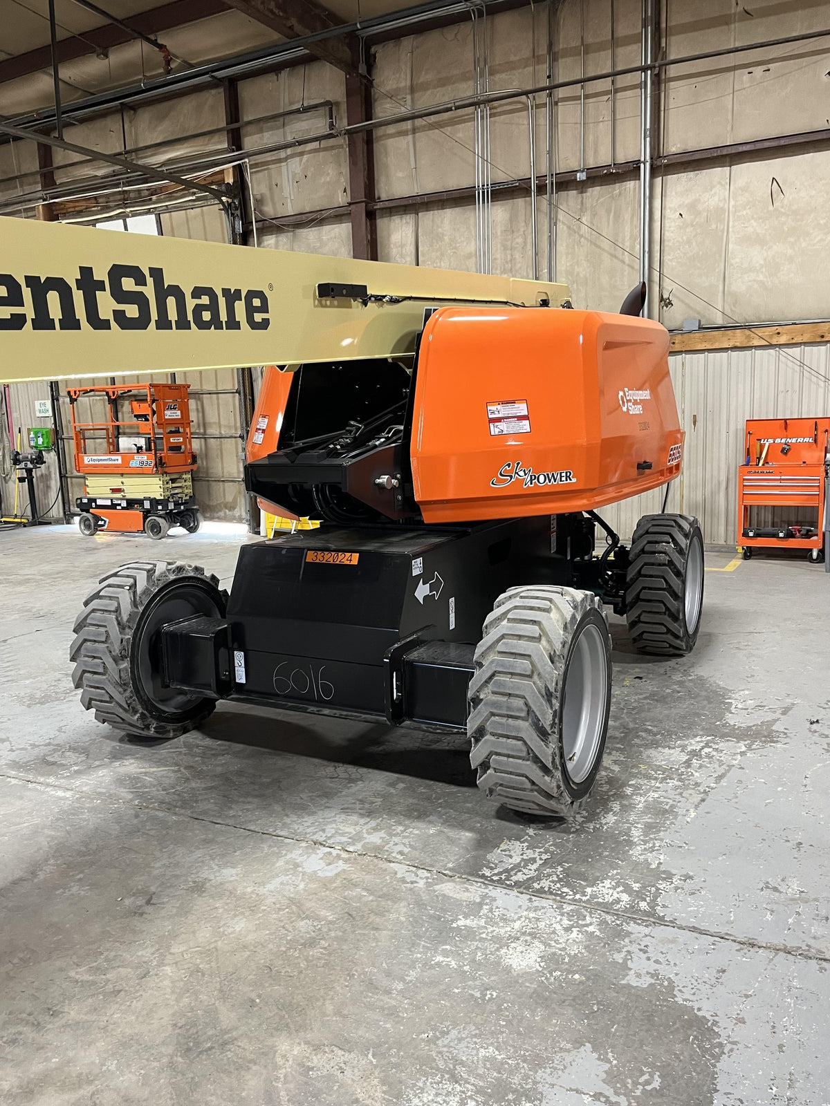 2023 JLG 660SJ